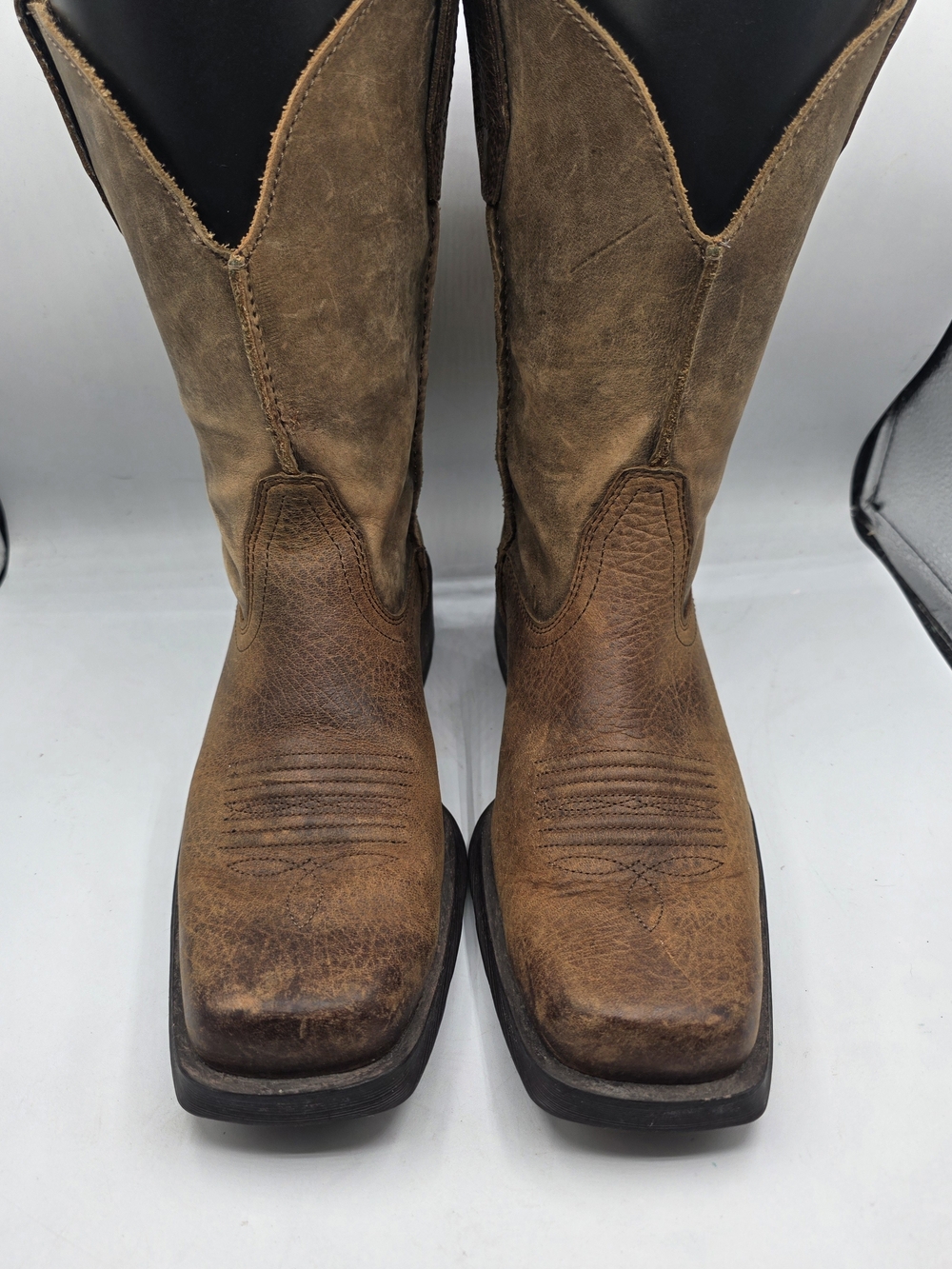 Ariat Men’s Rambler Square-Toe Western Boots Men's Size 8.5 D.